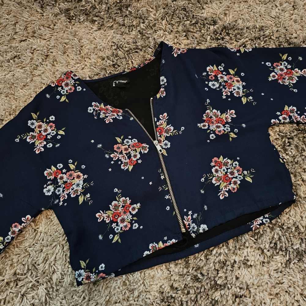 Women's Medium Art Class Floral Top with Zipper